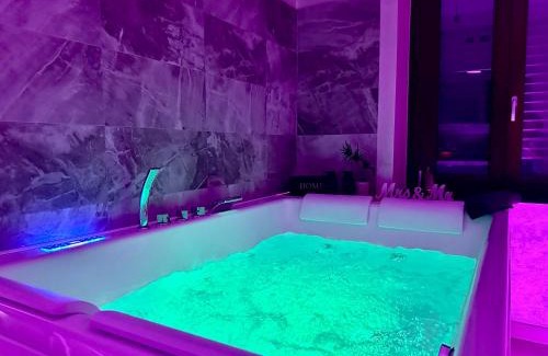 Rivarolo Canavese Apartment | Appartamento in villa con piscina privata e vasca idromassaggio ad uso esclusivo