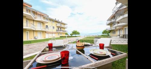 San Benedetto di Lugana Apartment | APPARTAMENTO INCANTEVOLE CON VISTA LAGO E SERVIZI