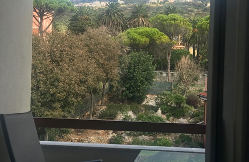 Borgio Verezzi Apartment | Appartamento Panoramico, Terzo e Ultimo Piano con Ascensore, Mare a Pochi Passi