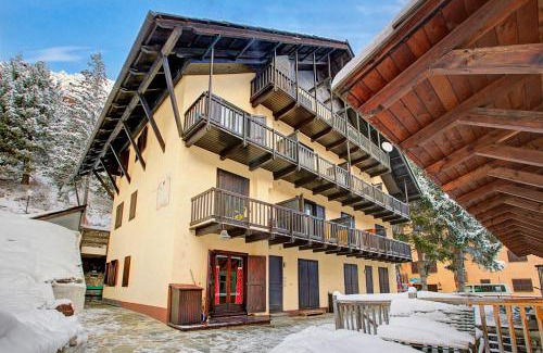 Claviere Apartment | Appartamento Rochebrune 200m from Ski - Happy Rentals