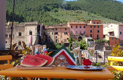 Buti Apartment | Appartamento VALLE VERDE con ampia terrazza sul tetto tra verdi colline toscane