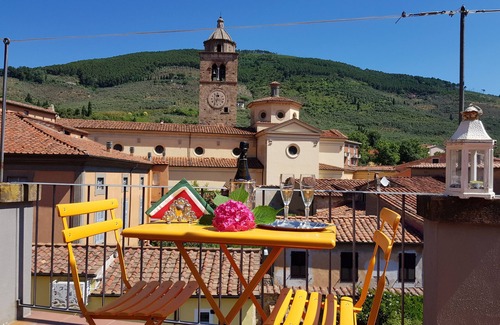 Buti Apartment | Appartamento VALLE VERDE con ampia terrazza sul tetto tra verdi colline toscane
