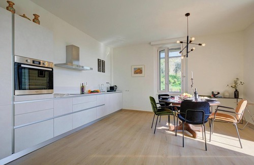 Taino Apartment | Appartamento Vista Angera, Taino, Italy