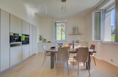 Taino Apartment | Appartamento Vista Rosa, Taino, Italy