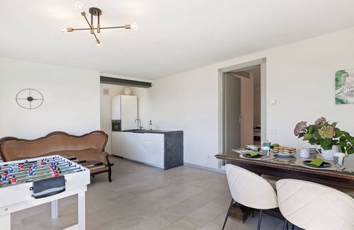 Taino Apartment | Appartamento Vista Rosa, Taino, Italy