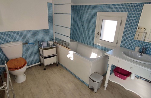 Saint-Christol-Les-Ales House | Appartement Dans mas Cévenol