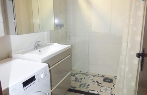 Saintes-Maries-de-la-Mer Apartment | Appartement RDC rénové, 4 pers, climatisation - FR-1-475-209