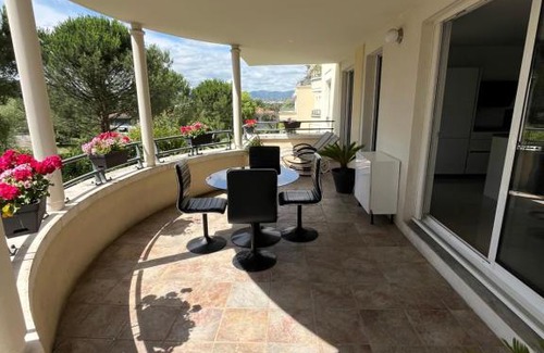 Charbonnieres-les-Bains Apartment | Appartement entièrement équipé