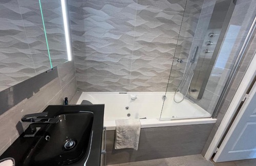Charbonnieres-les-Bains Apartment | Appartement entièrement équipé