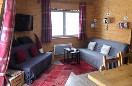 Saint-Jacques-des-Blats Apartment | Appartement Chalet, 8 personnes - L'Oustal