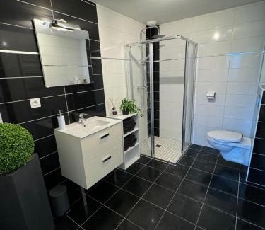 Saint-Julien-les-Villas Apartment | Appartement terrasse et jardin