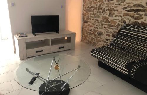 Saint-Paulet-de-Caisson Apartment | Appartement au calme 4 personnes