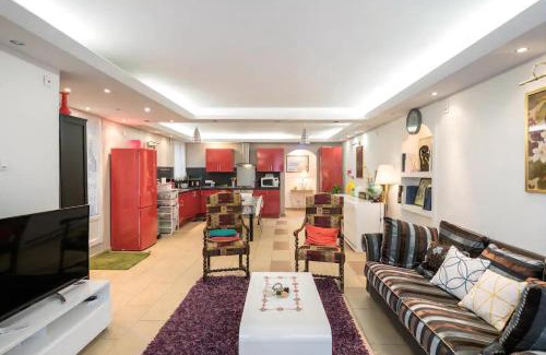 Saint-Symphorien-d'Ozon Apartment | Appartement Indépendant en maison à 15 MIN de LYON