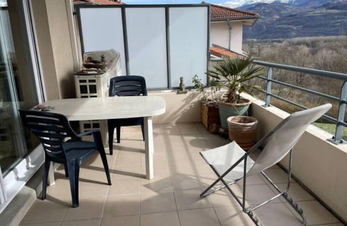 Saint-Nazaire-les-Eymes Apartment | Appartement Face aux Montagnes