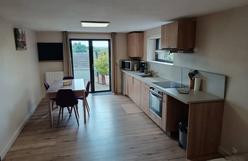 Lancieux Apartment | Appartement à 800 Mètres de la Plage de Saint Sieu Animal de Compagnie Accepté