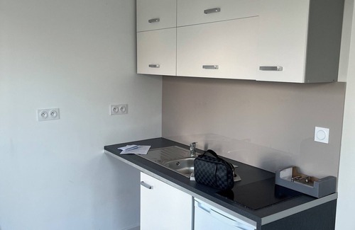 Reims Apartment | Appartement 1 Pièce Rénovée Avec Salle Deux Bain Clic Clac