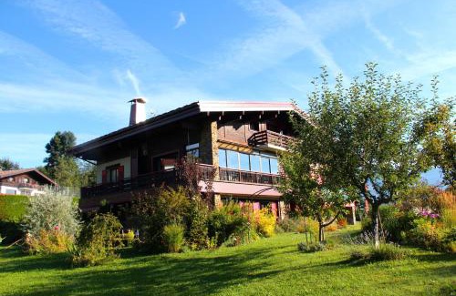 Demi-Quartier Apartment | appartement 103m2 près de Megève, face à télécabine la Princesse,2 chambres , garage, local à ski