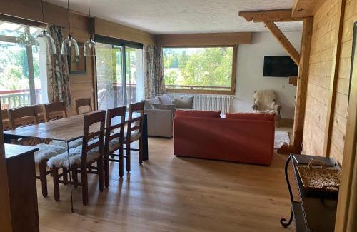 Demi-Quartier Apartment | appartement 103m2 près de Megève, face à télécabine la Princesse,2 chambres , garage, local à ski
