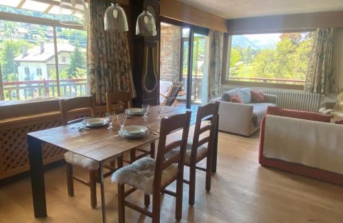 Demi-Quartier Apartment | appartement 103m2 près de Megève, face à télécabine la Princesse,2 chambres , garage, local à ski