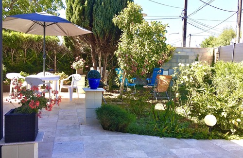 Pontault-Combault House | Appartement 2 Jolies Chambres +Salon Cuisine - errasse 20min PARIS-DISNE YLAND