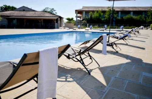Azille Apartment | Appartement 3 étoiles - Piscine - ccbbbhf