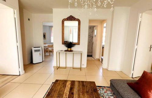Yves Farge - Le Fleuve Apartment | Appartement 3 chambres + parking à Lyon 7