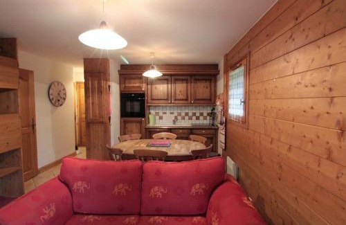 Les Carroz-d'Araches Apartment | Appartement 3 pièces cabine, 6 pers, face au spa et au ski bus, proche pistes et commodités - FR-1-572-45