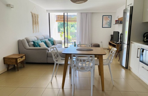 Calebasses Apartment | Appartement 4 Personnes à 200m des 2 Plus Belles Plages de Grand Baie