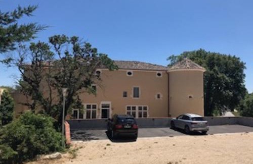 Lussan Apartment | Appartement 4 personnes dans château avec piscine