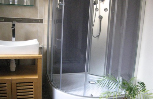Baccarat House | appartement 50 m2 , chambre , cuisine , salle de bains
