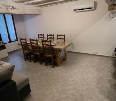 Selles-sur-Cher Apartment | Appartement 6-8 personnes, gîte, climatisé, classé 3 étoiles, proche du zoo de Beauval et des châteaux de la Loire