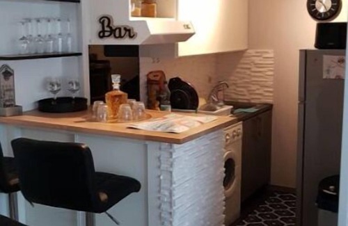 Bernieres-sur-Mer Apartment | Appartement Accès Direct Mer, Jardin , Véranda, Place DE Parking , Tout Confort