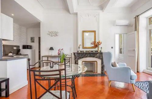Anatole France Apartment | Appartement avec balcon, bord du canal, Wifi.