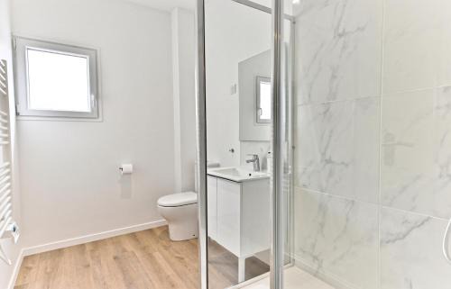 Bagnolet Apartment | Appartement avec balcon proche de la capitale - II
