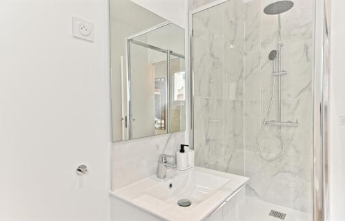 Bagnolet Apartment | Appartement avec balcon proche de la capitale - II