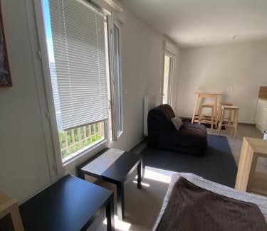 Le Bourg - Gare De Vaise Apartment | Appartement avec Balcon Immeuble Standing