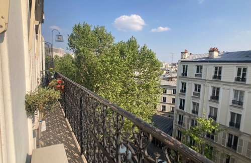 20th Arrondissement Apartment | Appartement Avec Charme Typique Parisien - Balcon Plein SUD