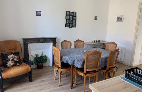 Loures-Barousse Apartment | Appartement avec jardin partagé