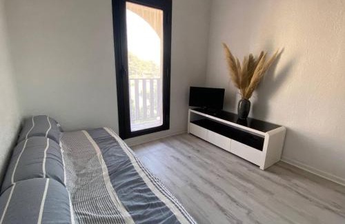 Port Leucate Apartment | Appartement avec mezzanine, 4 pers, plage à 250m, parking privé, commerces à proximité - FR-1-81-43