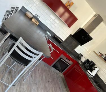 Saint-Antheme Apartment | Appartement balcon