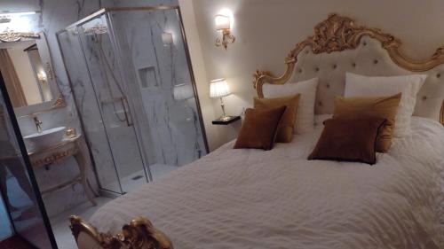 Sully-sur-Loire House | Appartement baroque Sully