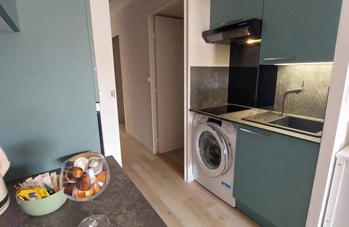 Les Sablettes Apartment | Appartement Côte Varoise, Plage des Sablettes à 5min, Clim, Piscine en été