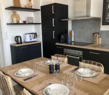 Les Sables d'Olonne Apartment | Appartement cosy 2 ch avec toit terrasse & parking - Lumineux et calme