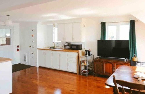 Isle aux Coudres Apartment | Appartement Insulaire Avec vue sur le Fleuve !