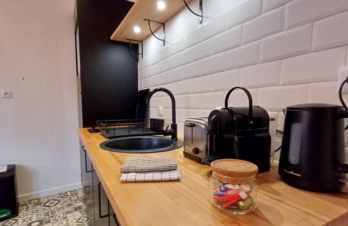 Calais Frethun Apartment | Appartement Calais Black 2/4 personnes - Centre Ville - Proche A16 - Plage -