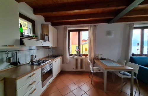 Brenzone sul Garda Apartment | Appartement Casalina mit Einzigartiger Poollandschaft Wenige Meter zum Gardasee