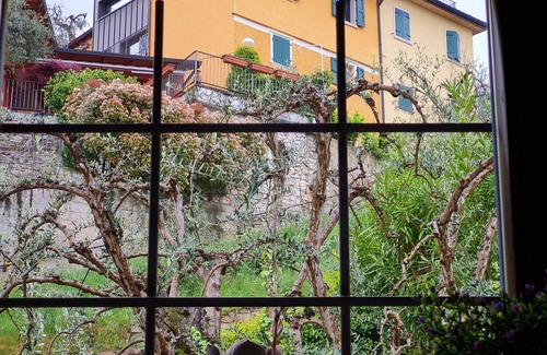 Brenzone sul Garda Apartment | Appartement Casalina mit Einzigartiger Poollandschaft Wenige Meter zum Gardasee