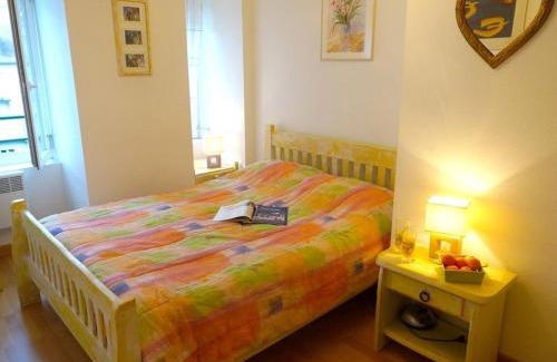 Bagneres-de-Luchon Apartment | Appartement Centre Luchon, 6 pers, Proche Thermes, Balcon, Parking - FR-1-313-150