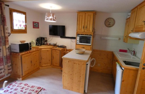 Areches Apartment | Appartement centre village, 6 personnes, 2 chambres - VLII71