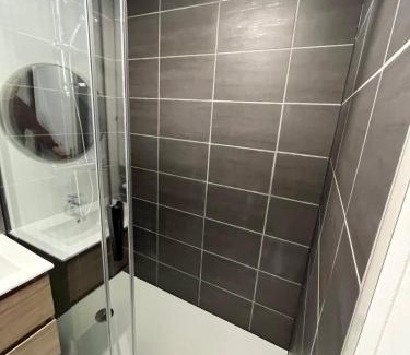 Lure Apartment | Appartement centre-ville de Lure droit